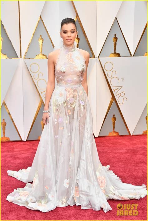 hailee steinfeld oscar dress